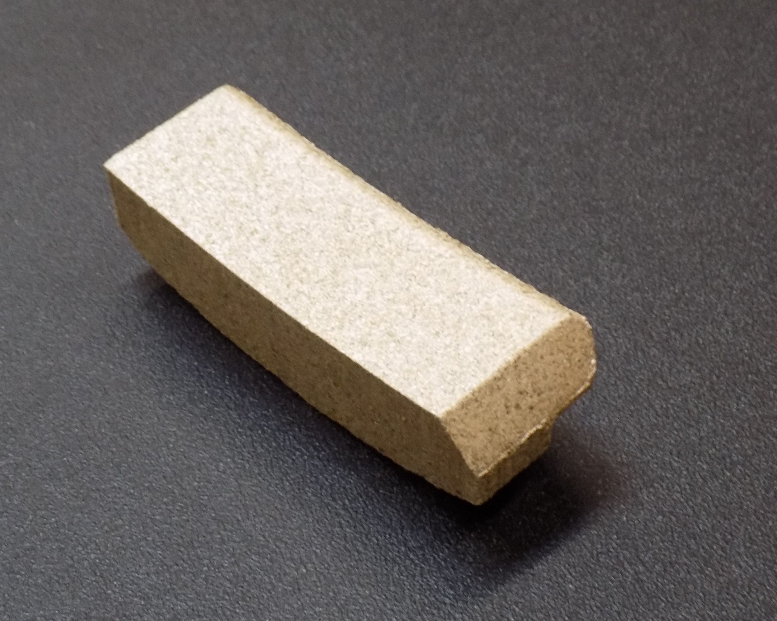 Aduro Hybrid 1 cegła boczna z prawej strony z przodu Aduro Hybrid 1 cegła boczna z prawej strony z przodu