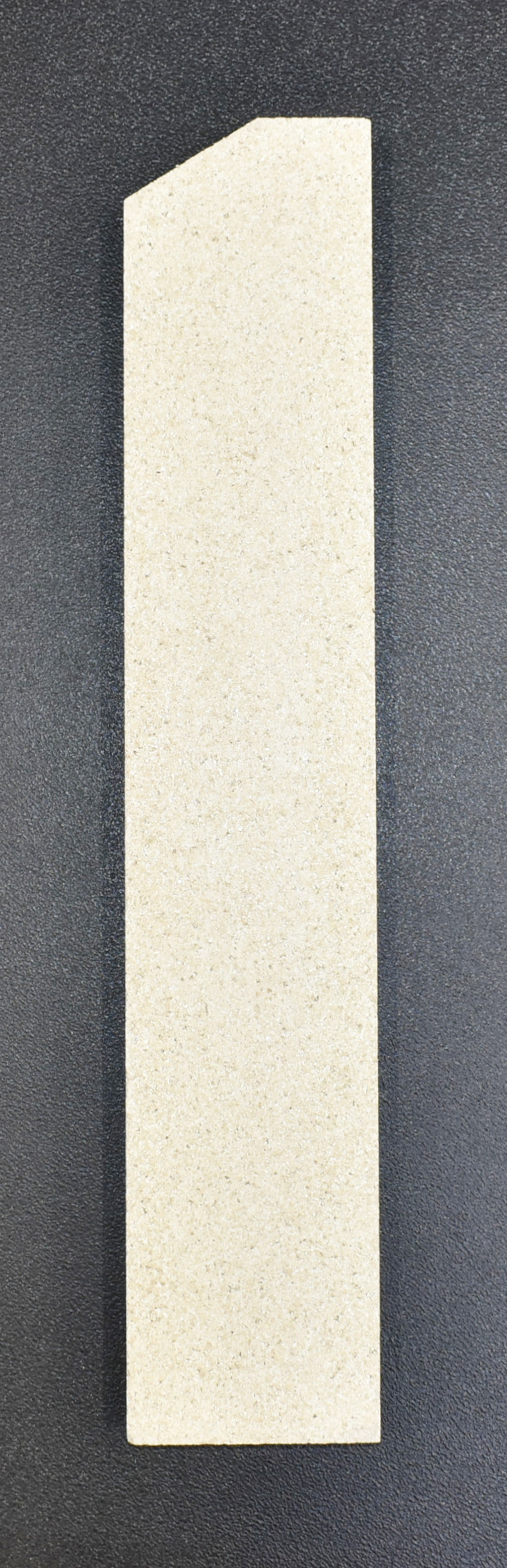 Oranier Pori type 4671 pierre latérale droit avant B
