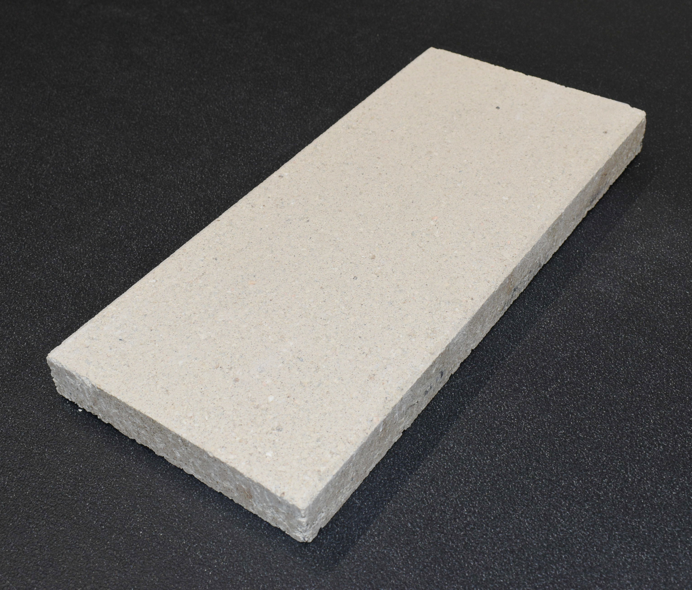 Wodtke Mondo Achterste muur steen links