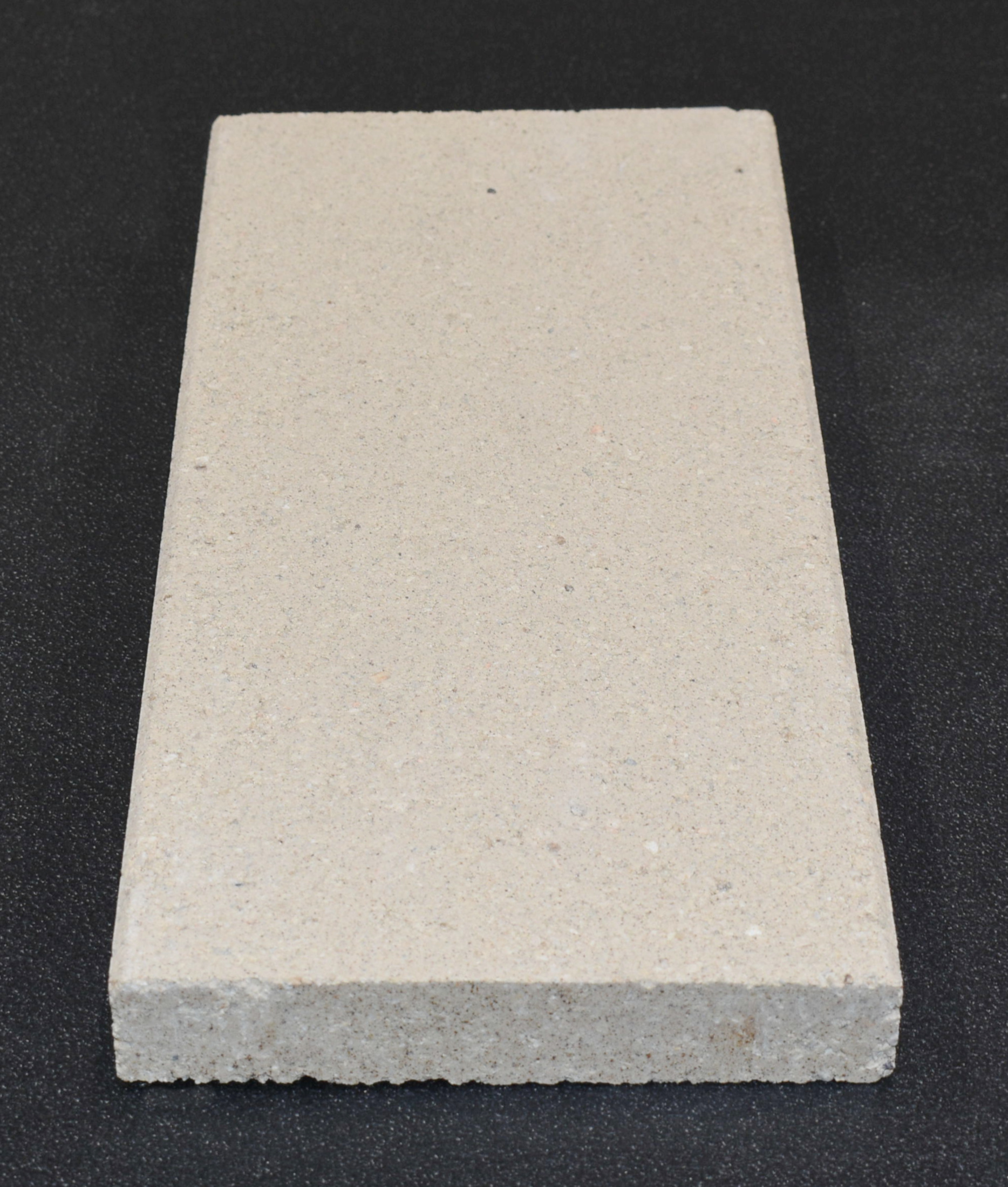 Wodtke Mondo Achterste muur steen links