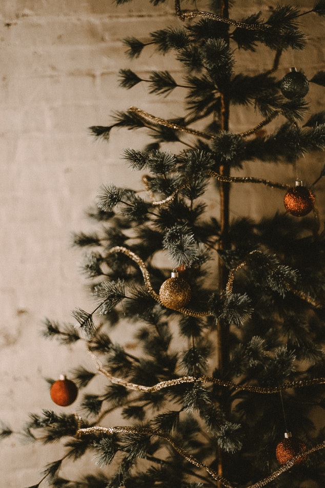 Mit dem alten Tannenbaum das Wohnzimmer beheizen?