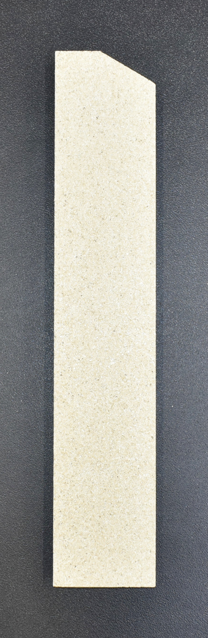 Oranier Pori type 4671 pierre latérale gauche avant B