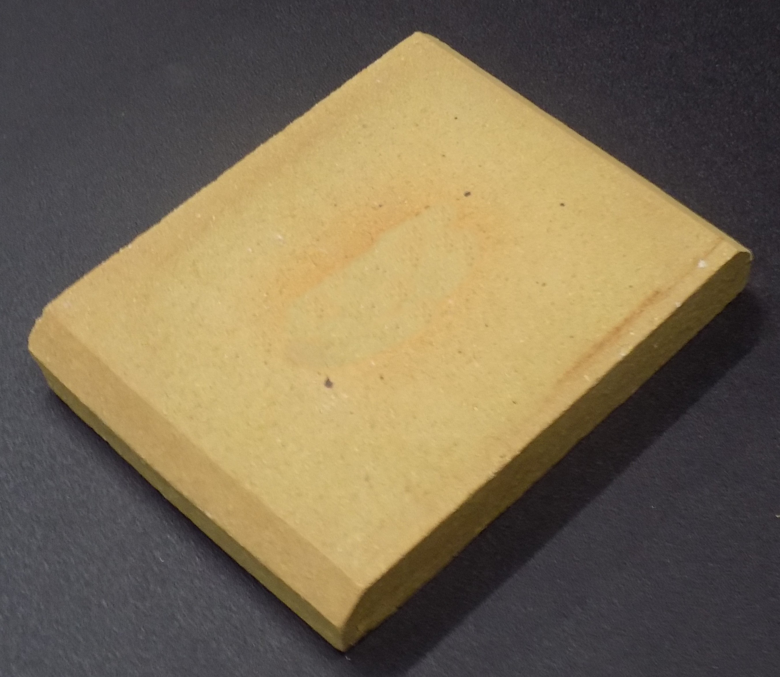 Leda Rubin K18 pietra posteriore in basso Leda Rubin K18 pietra posteriore in basso