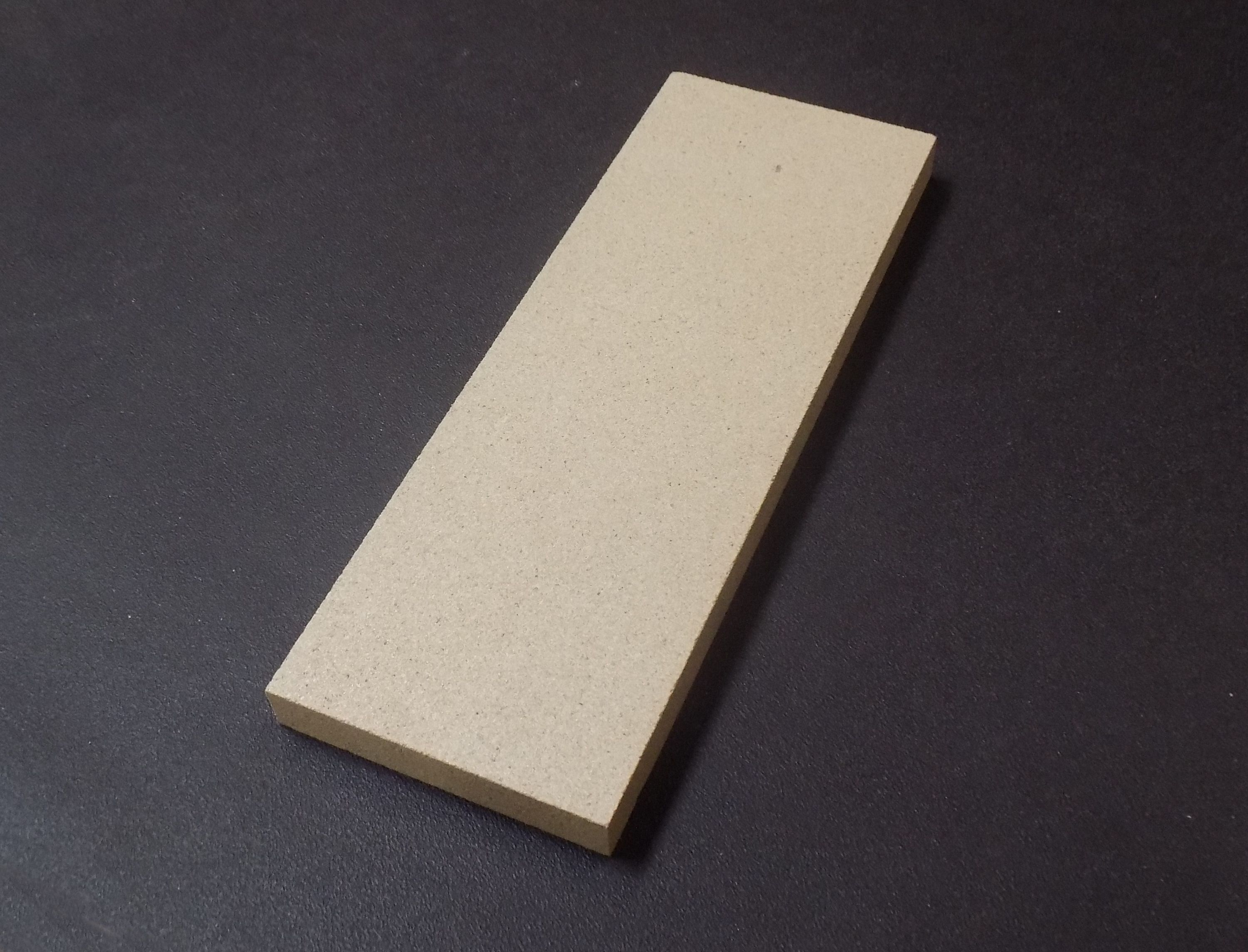 Techfire Tambora 1 pierre latérale gauche arrière A Techfire Tambora 1 pierre latérale gauche arrière A