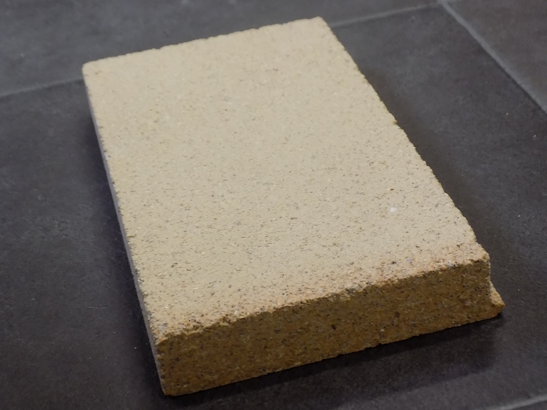 Lotus M Jubilee Achterste muur steen links boven B Lotus M Jubilee Achterste muur steen links boven B