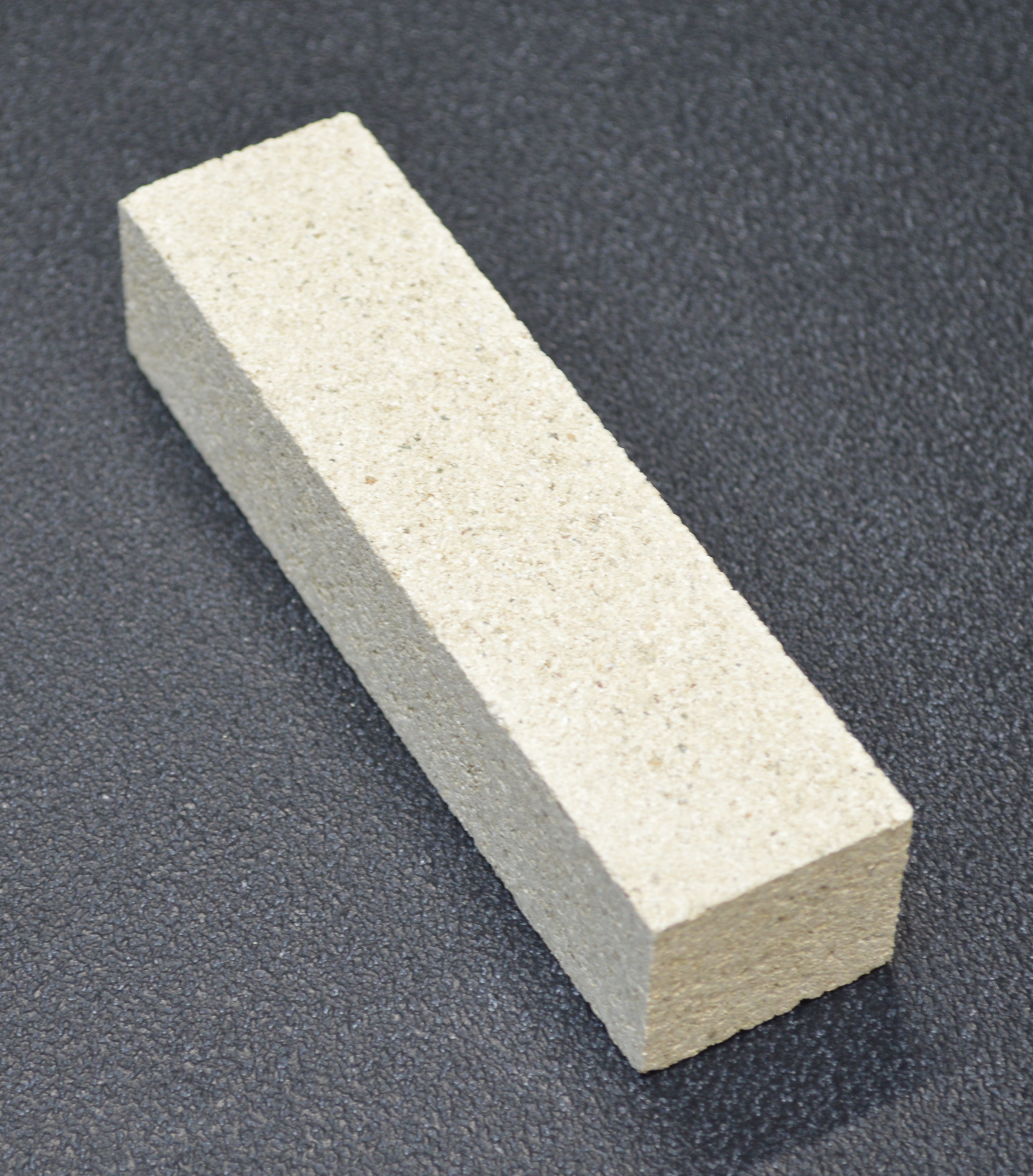 Eurotherm Dresden bundsten foran venstre B